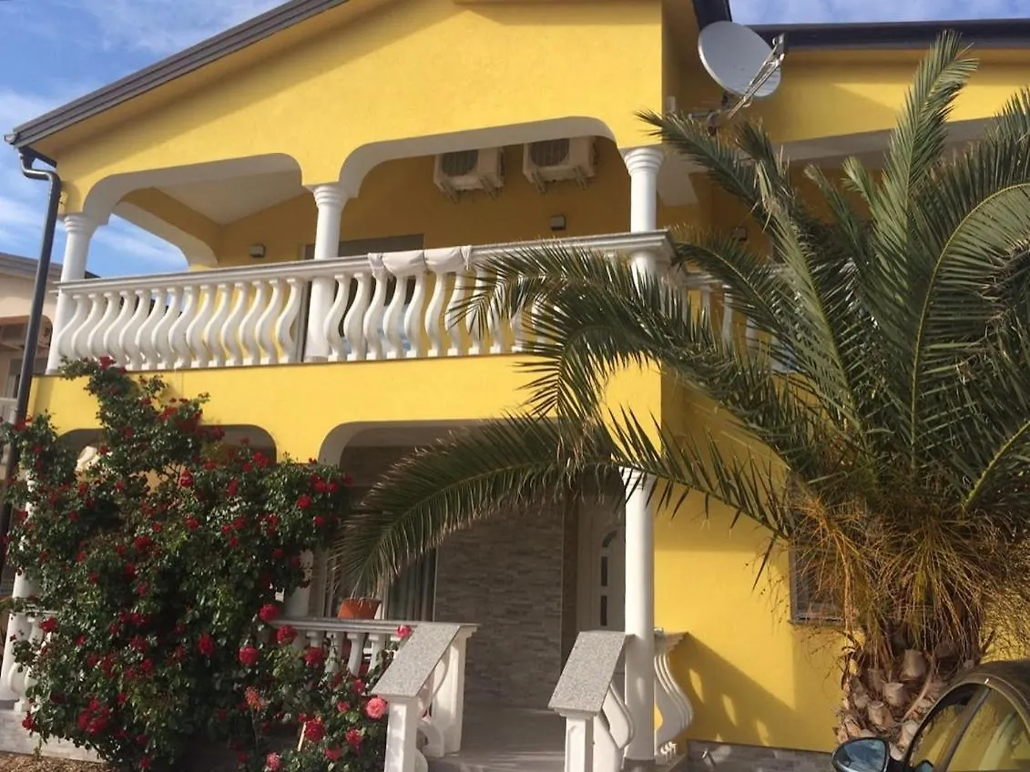 Apartments By The Sea Vir - 22235